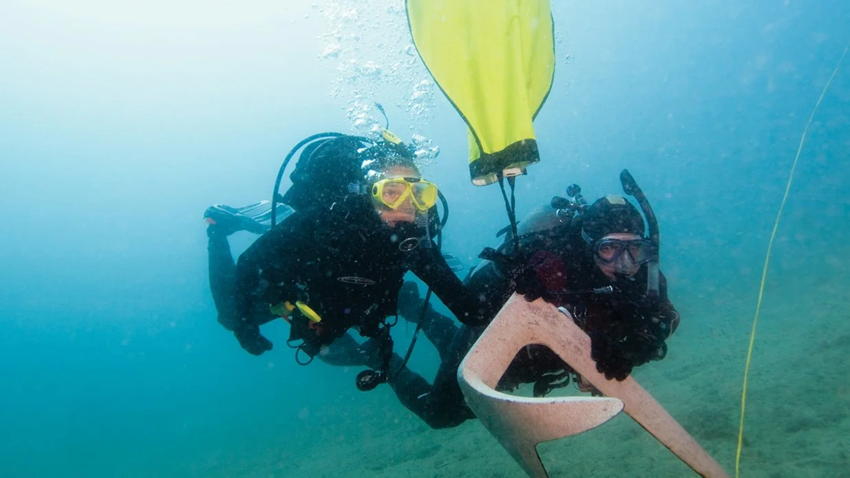 Diver and instructor finding hidden treasure while scuba diving Guanacaste in the Pacific waters of Costa Rica with Under The Sea Diving
