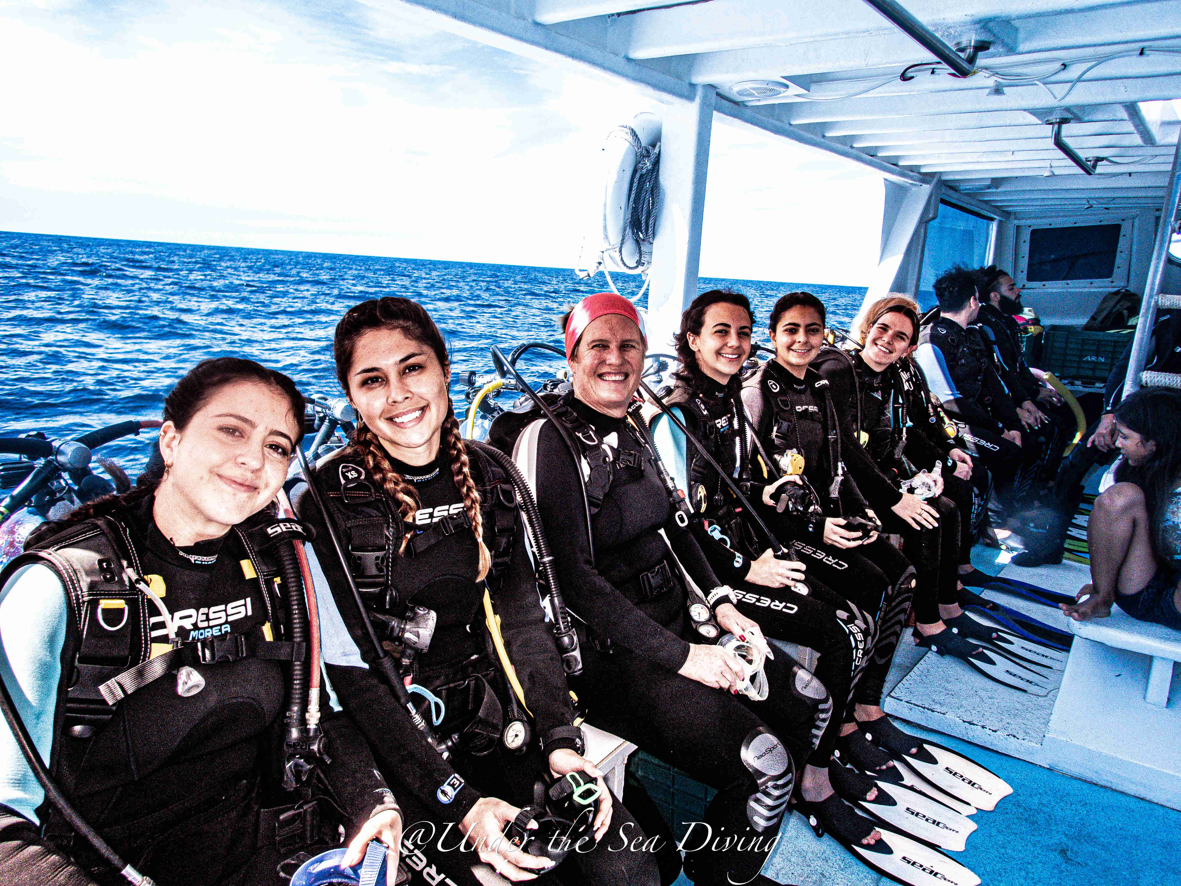 Divers ready for the best scuba diving in Costa Rica PADI courses